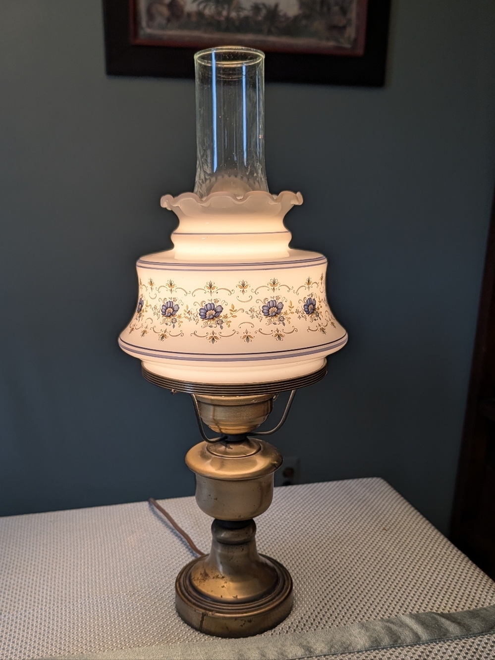 Quoizel Abigail Adams Lamp White Glass Shade Blue Floral 1973 VTG Hurricane